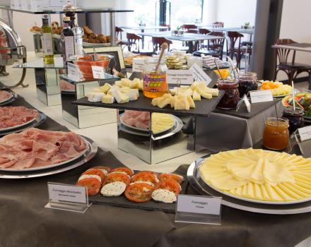 Rich and tasty breakfast buffet to taste the typical products