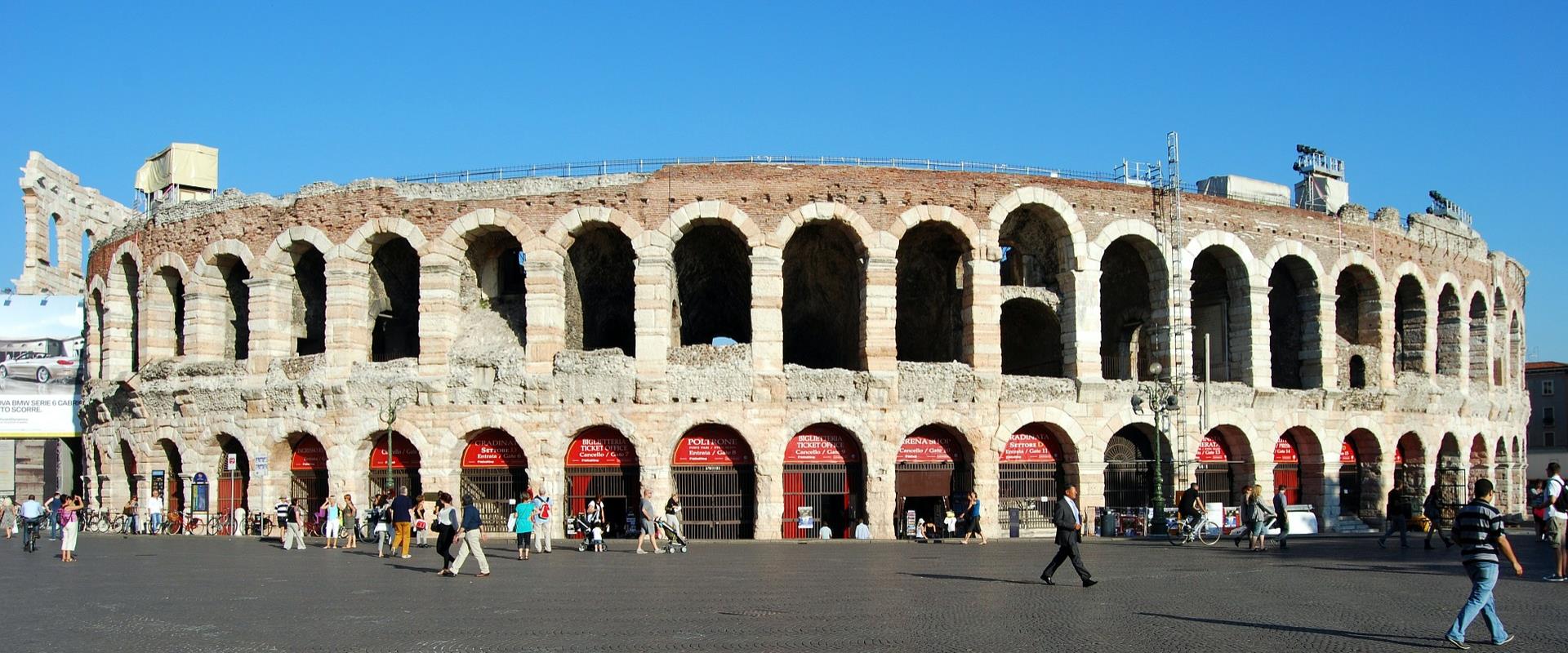 Visit the Centre of Verona and the Arena: book our 4-star Hotel Turismo in Verona est and discover all our offers!